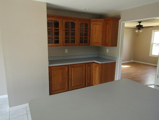 Building Photo - 844 Clarke Dr