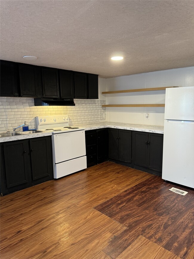 Building Photo - 1938 Garden Rd