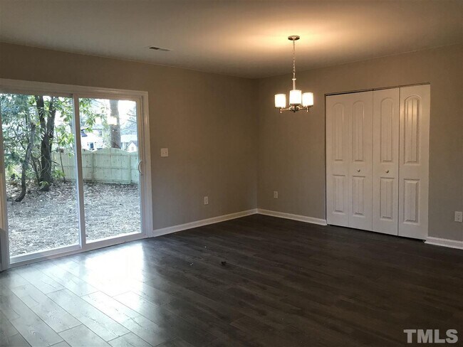Foto del edificio - 1344 Wrentree Cir