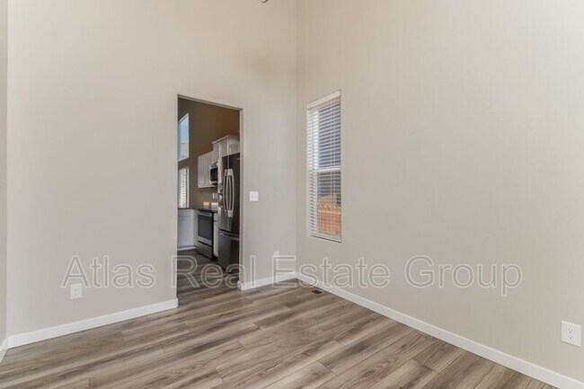 Building Photo - 10944 Ballona Dr