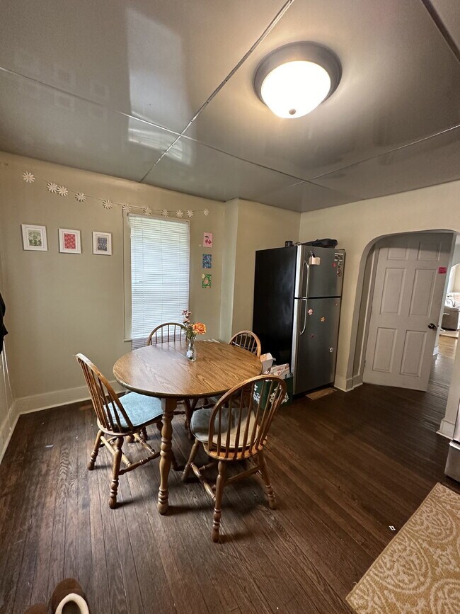 Foto del edificio - 4 Bedroom, 2 Bathroom Home - Available June 1st with Beautiful River Views