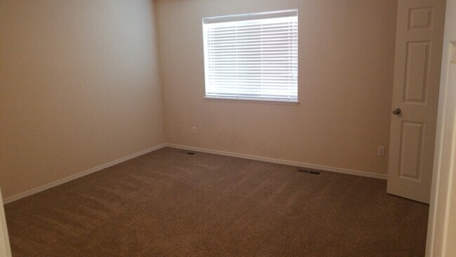 Building Photo - 1041 Alturas Dr