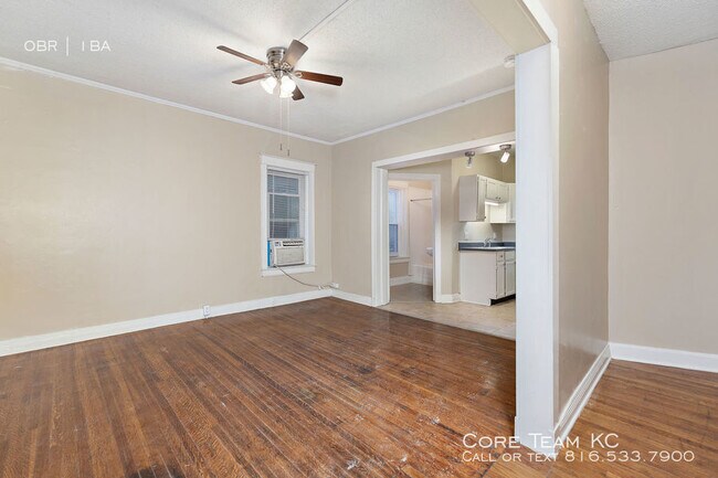 Building Photo - Studio off 39th Street!