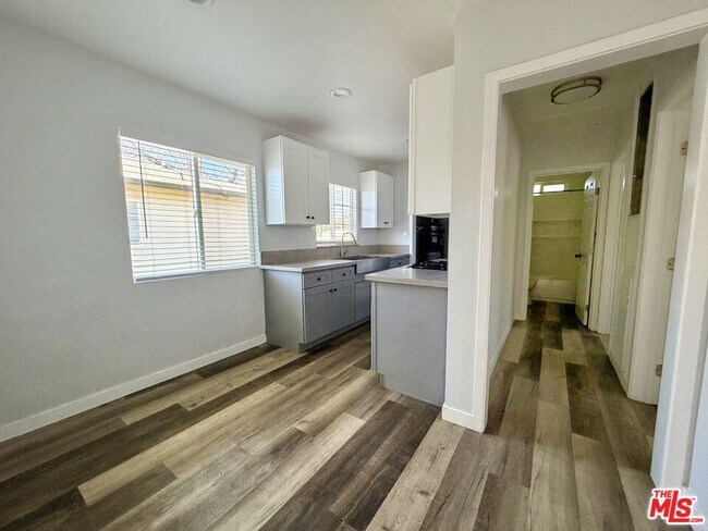 Foto del edificio - 871 W Wilson St