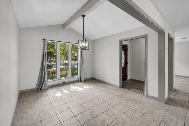 Foto del edificio - 7411 Tall Pines Dr