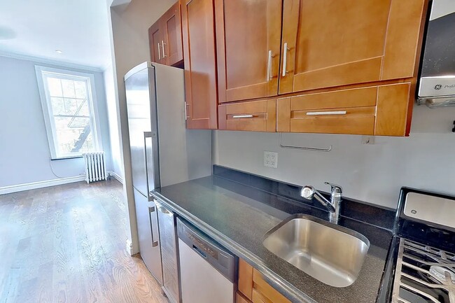 Building Photo - 53 Leroy St