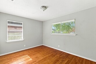 Building Photo - 509 Avenue J