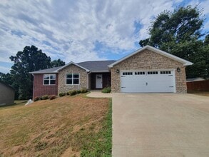 Building Photo - 102 Hickory Ridge