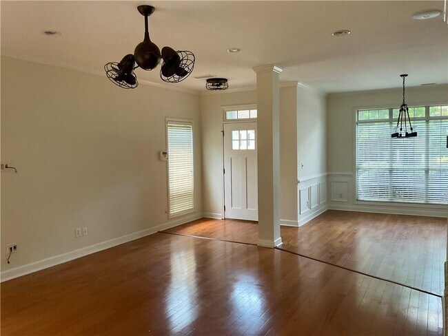 Building Photo - 706 Tall Oaks Dr