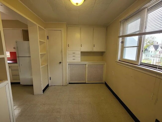 Building Photo - 89 Willow St