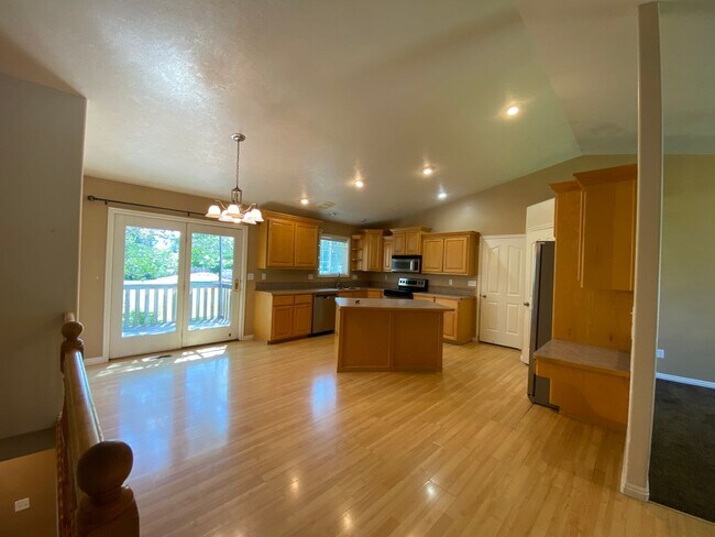 Foto del edificio - 5 bedroom / 3 bathroom Single Family Home