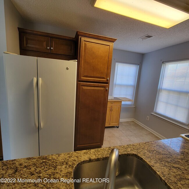 Building Photo - 2704 Lighthouse Ln