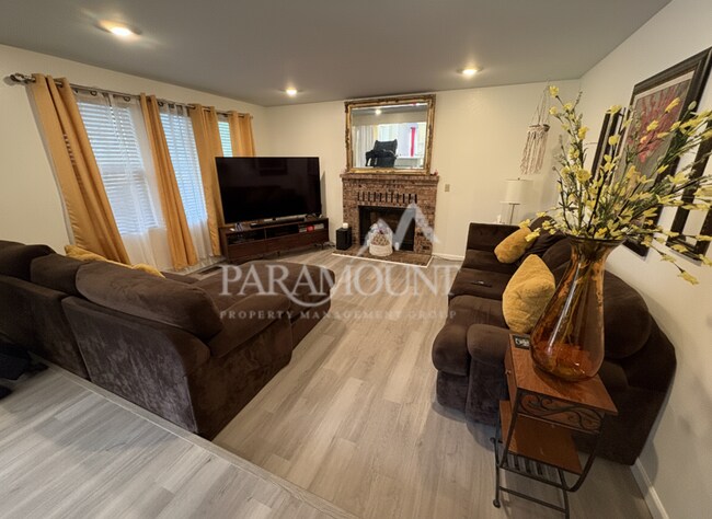 Foto del edificio - Spacious 4-Bedroom House in Bremerton!