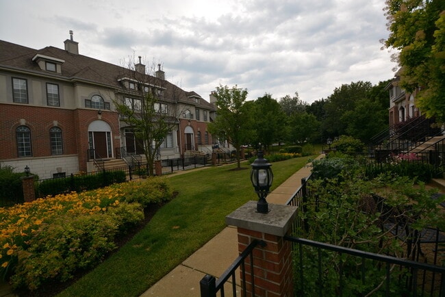 Building Photo - 1904 Alta Vista Ct