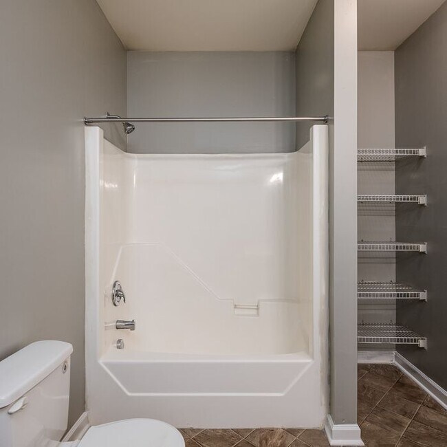 Spencer Crossing 3431 N Church St Greensboro, NC Apartments for