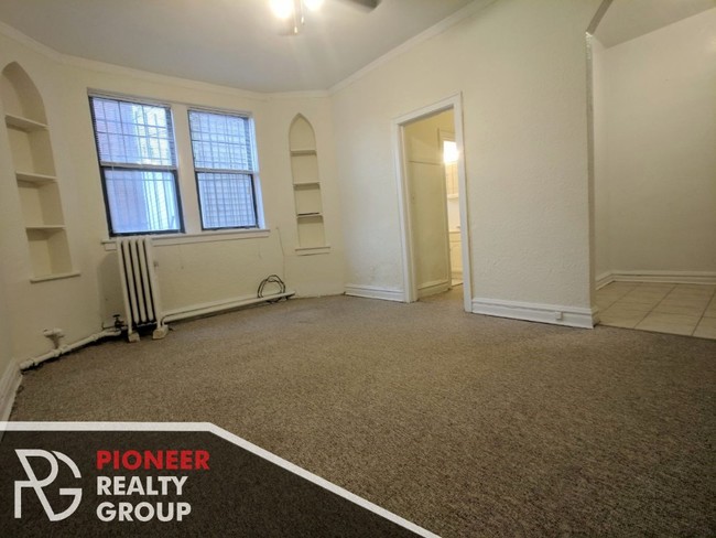 Building Photo - Heat included studio in Lincoln Square