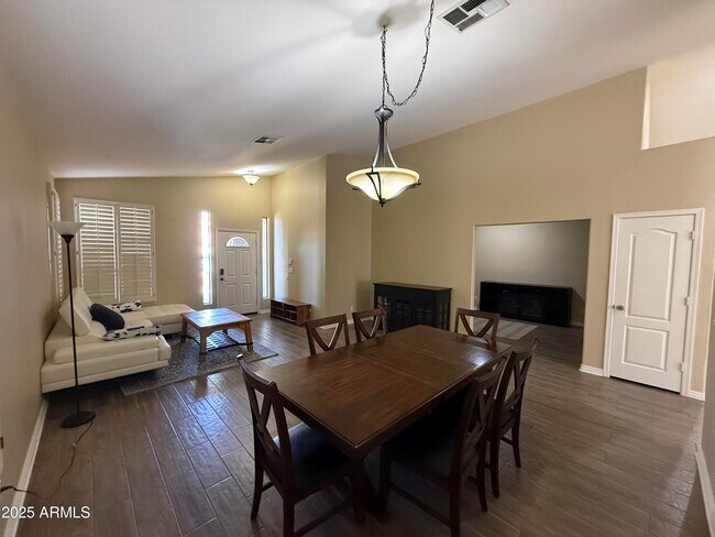 Foto del edificio - 3803 E Grandview Rd