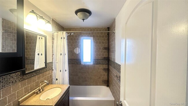 Foto del edificio - 73-63 198th St