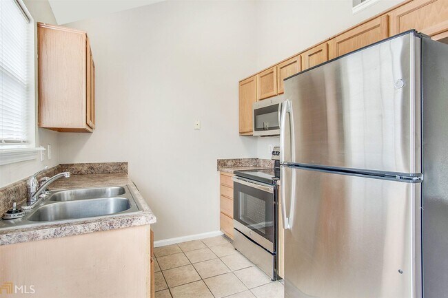 Building Photo - 3721 Longview Dr