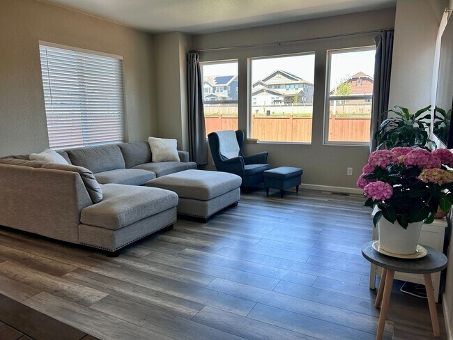 Building Photo - 551 W 175th Pl