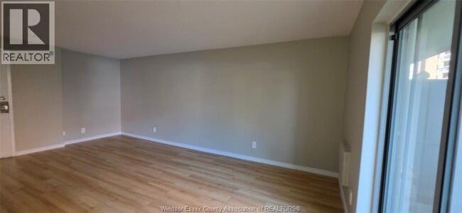 Building Photo - 3900 Wyandotte St E