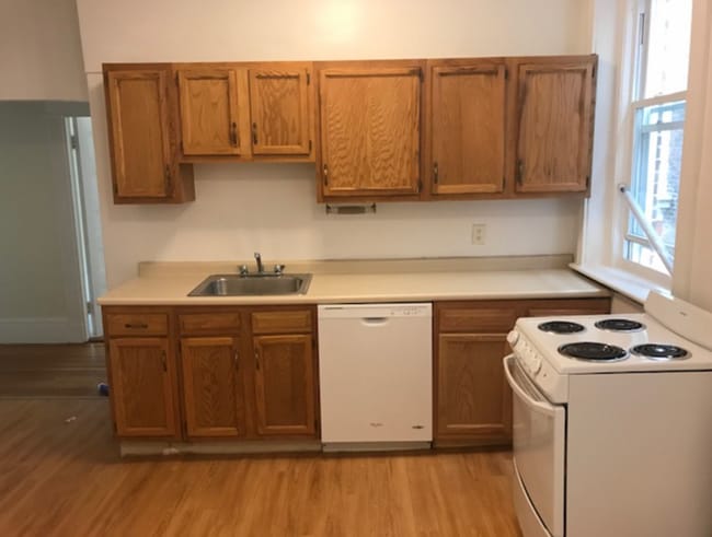 Photo - 9/1 Coolidge Corner 3BR (2 split) with heat included, balcony, No Fee! Apartment