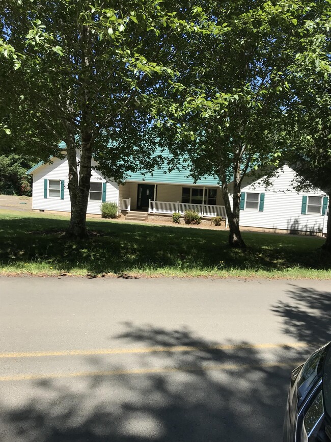 Building Photo - 384 Hamer Rd