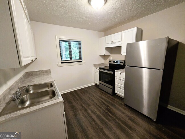 Foto del edificio - 3627 Forrest Park Rd SE