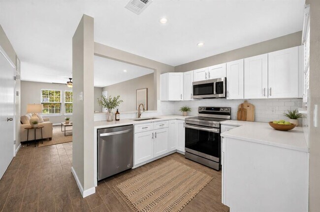 Foto del edificio - 15302 Cavalier Canyon Dr