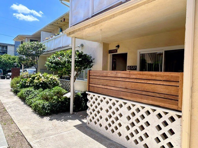 Lateral con patio privado adjunto - 10739 Francis Pl