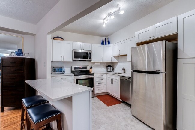 Building Photo - Furnished 1 Bedroom in The Belvedere!