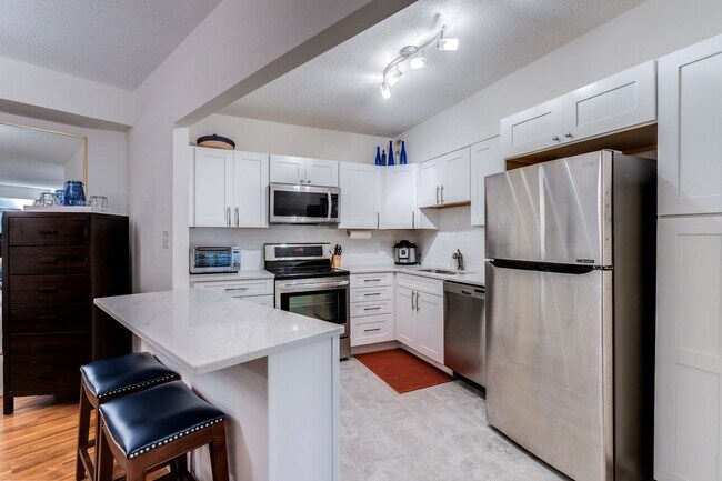 Foto del edificio - Furnished 1 Bedroom in The Belvedere!
