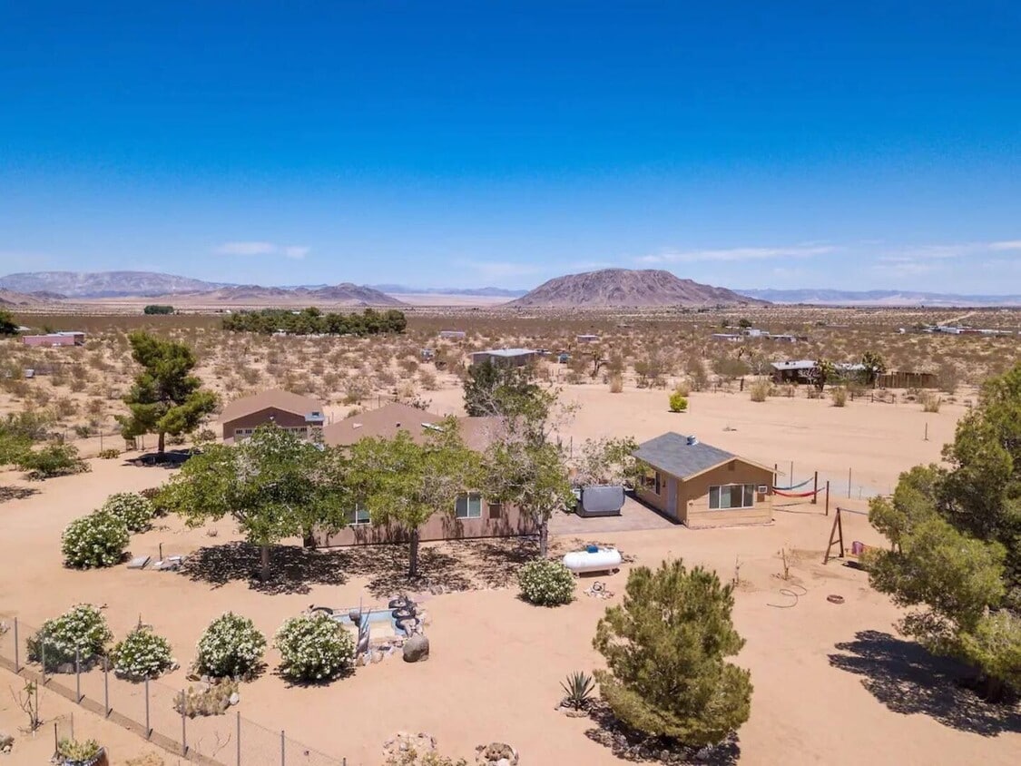 Primary Photo - Fully Furnished, Secluded & Private