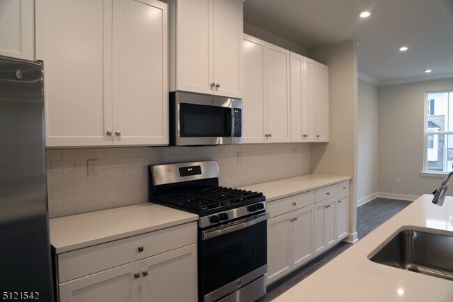 Foto del edificio - 27 Clausen Ct