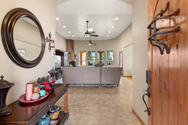 Building Photo - Rio Rancho Gem - Stunning 4-Bedroom Home –...