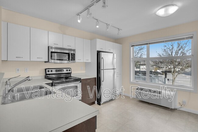 Photo du bâtiment - 533-533 Yates Rd