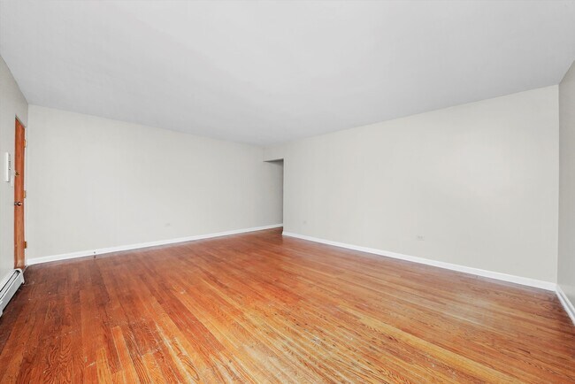 Building Photo - Top Floor 1 Bedroom near St. Francis Hospi...