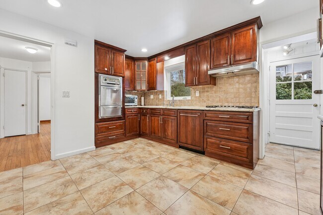 Foto del edificio - 52 Knickerbocker Rd