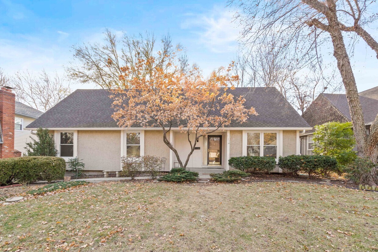 9137 W 91st Ter, Overland Park, KS 66212 House Rental in Overland Park, KS