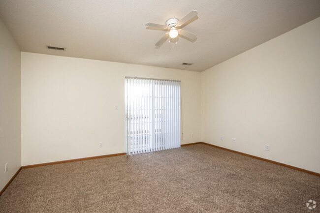 2BR, 1BA - 925 SF - Stonegate