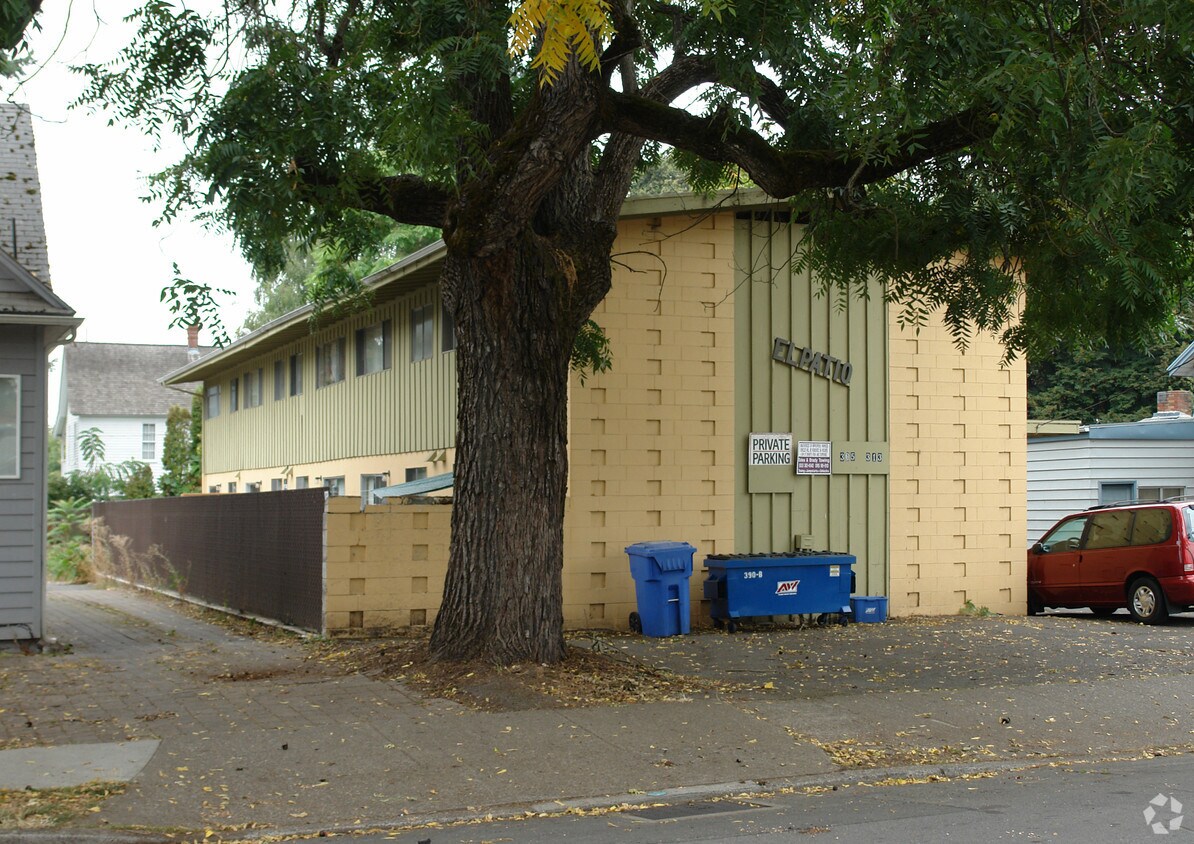 Foto del edificio - El Patio