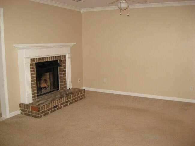 Building Photo - 4880 Jenny Drive