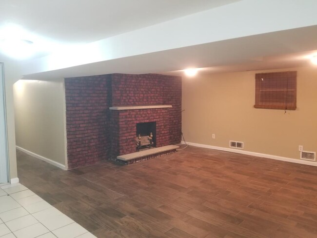Living room - 52 Sheridan Ct