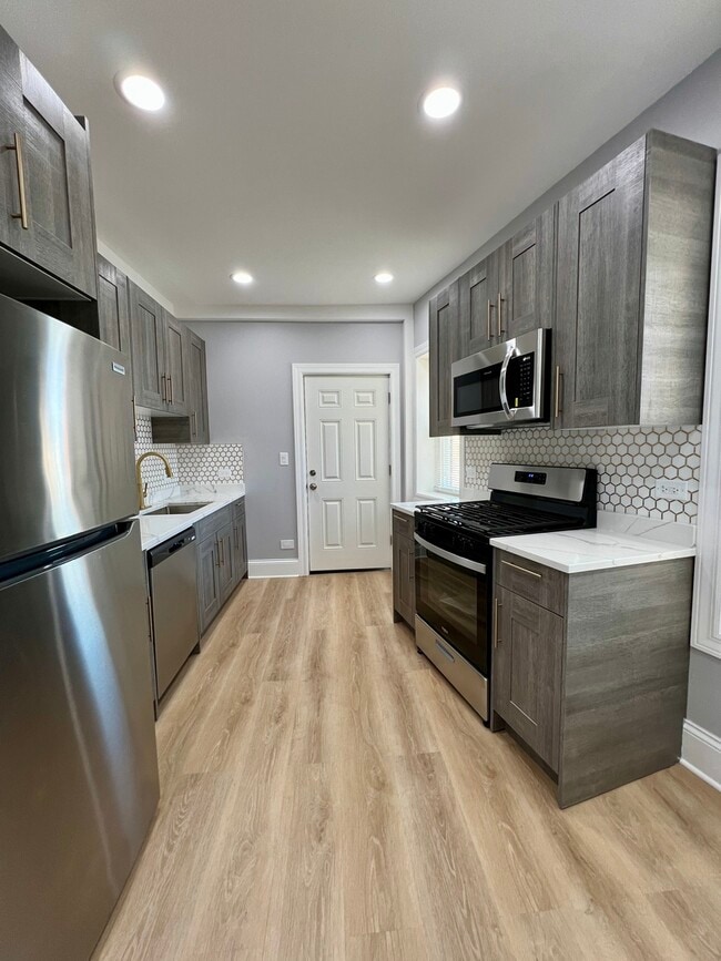 Foto del edificio - 1701 W Albion Ave