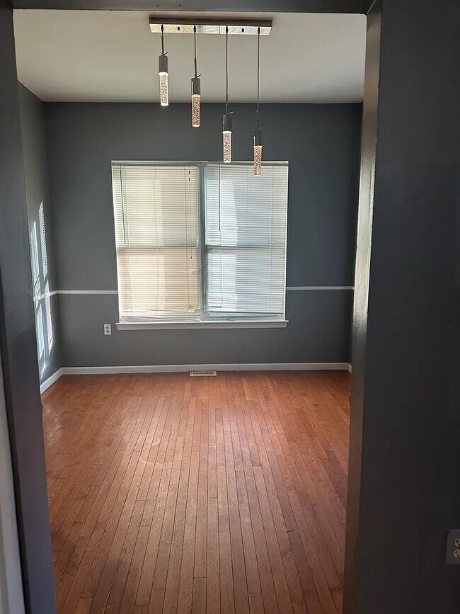 Comedor - 258 Bellevue Ave