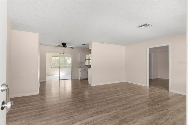 Foto del edificio - 20639 SW Rainbow Lakes Blvd