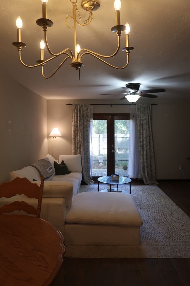 Foto del edificio - Prime Location to Haile Village