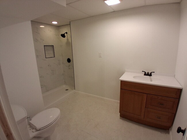 Building Photo - 1610 Maple Ave