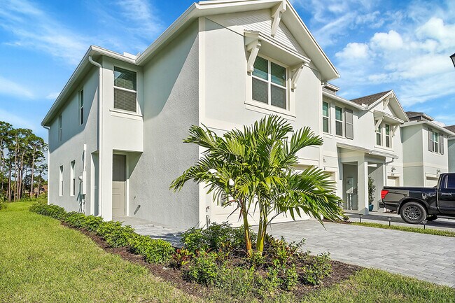 Building Photo - 5758 SE Edgewater Cir