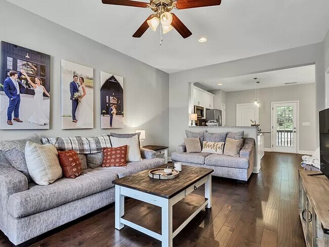 Foto del edificio - Luxury Bellevue Townhome in Harpeth Park